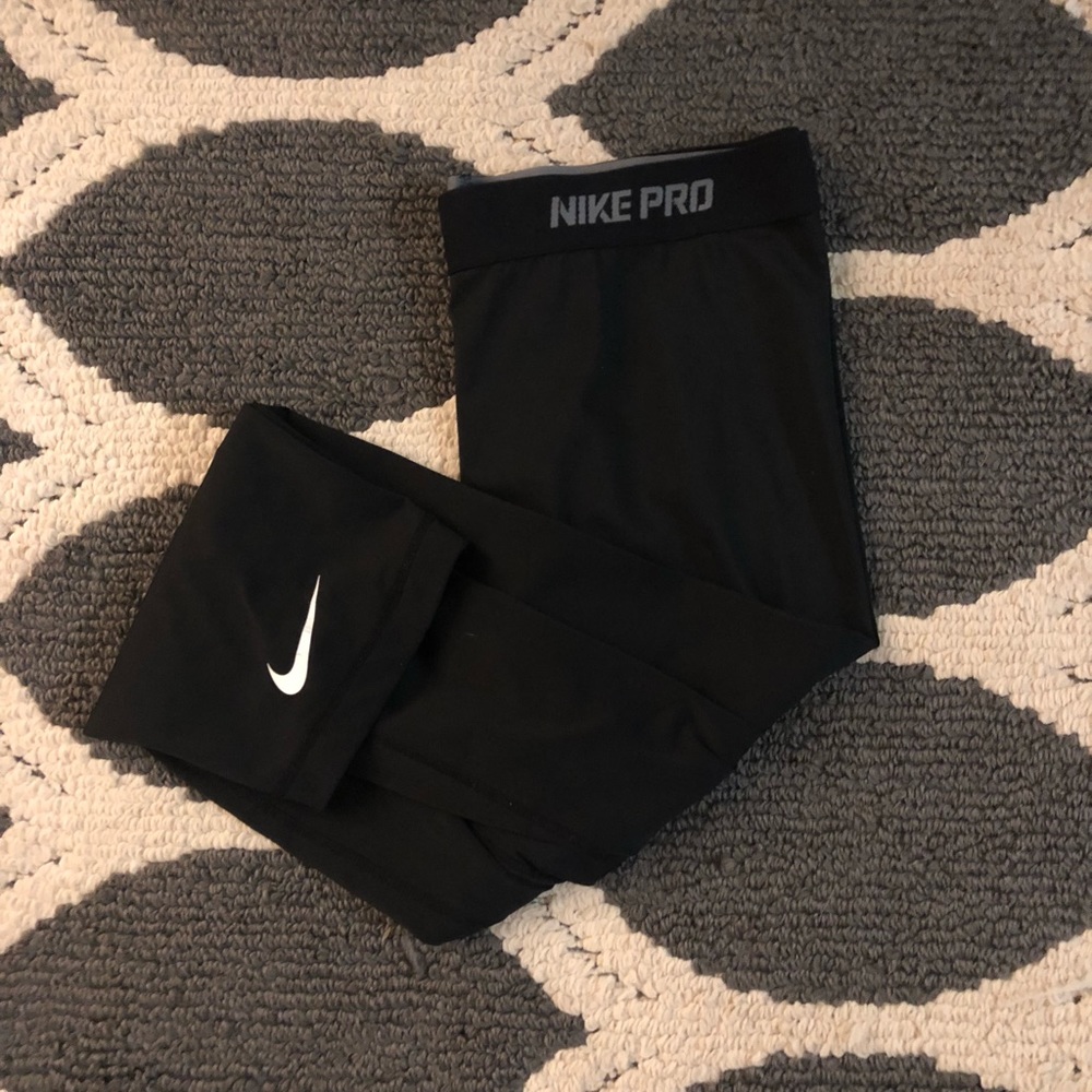 Nike pro cropped black leggings